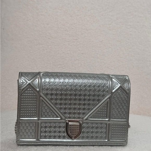 Christian Dior Diorama Wallet on Chain - Picture 1 of 3
